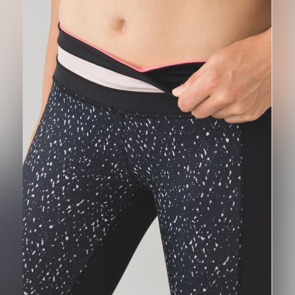 Lululemon Give Me Qi Crop - Size 4, Mink Berry/Black, leggings - Picture 3 of 10